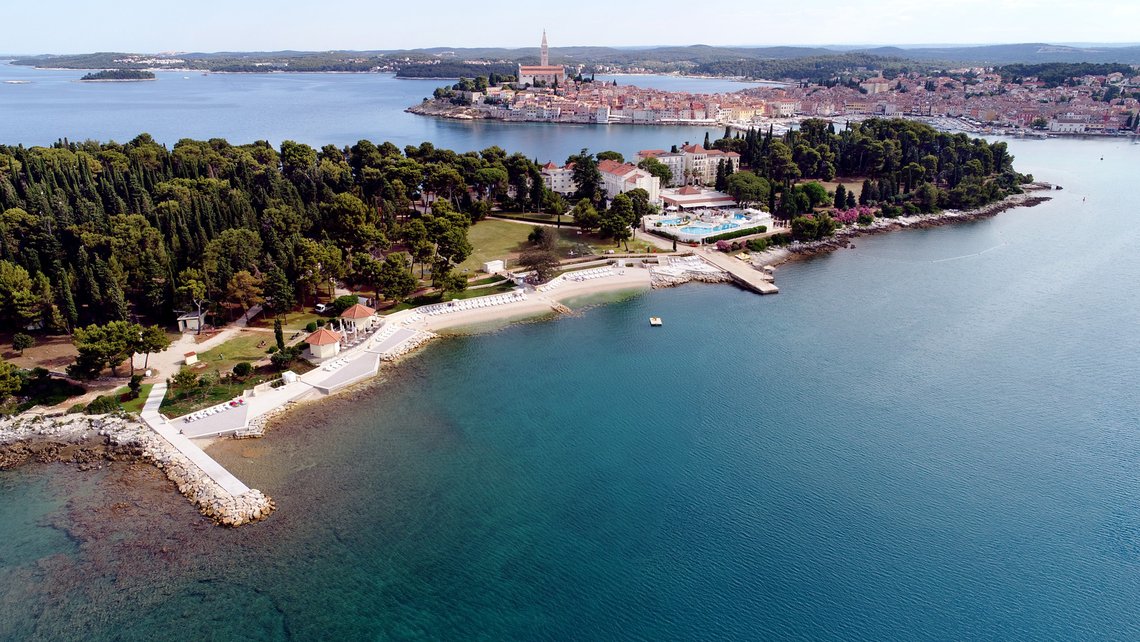 FIRST PHASE OF CONSTRUCTION OF A NEW BEACH ON ST. KATARINA'S ISLAND IS COMPLETED